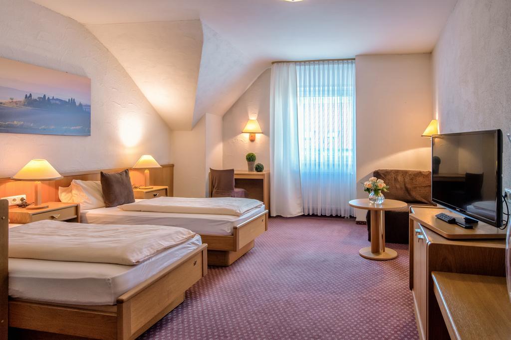 Hotel-Restaurant Schwyzerhuesli Viernheim Exteriér fotografie