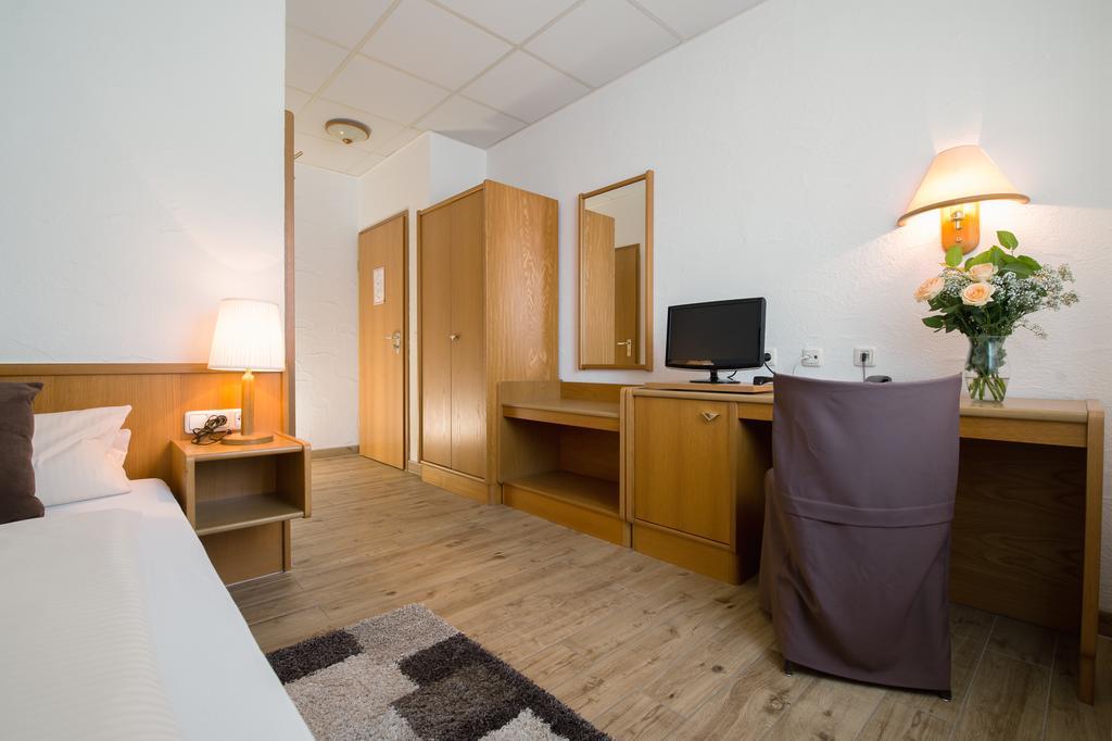 Hotel-Restaurant Schwyzerhuesli Viernheim Exteriér fotografie
